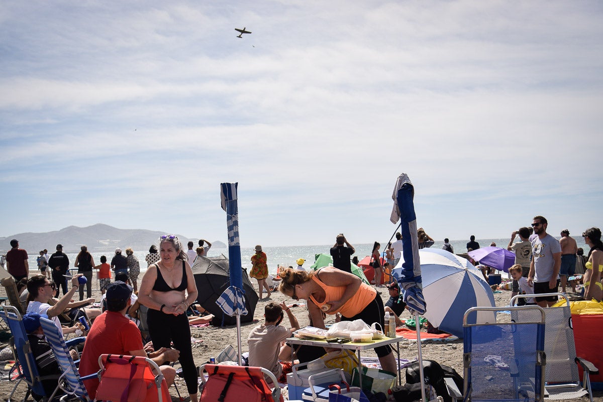 Las imágenes del Festival Aéreo de Motril y el ambiente en la playa