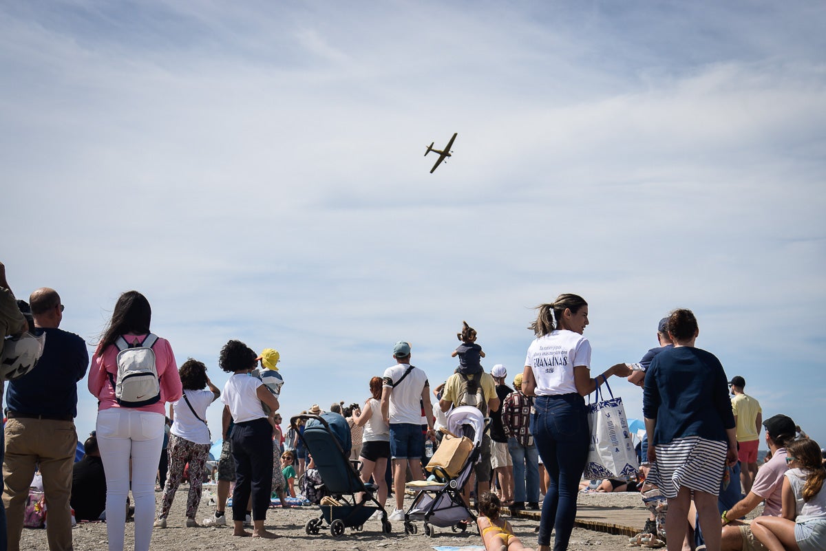 Las imágenes del Festival Aéreo de Motril y el ambiente en la playa