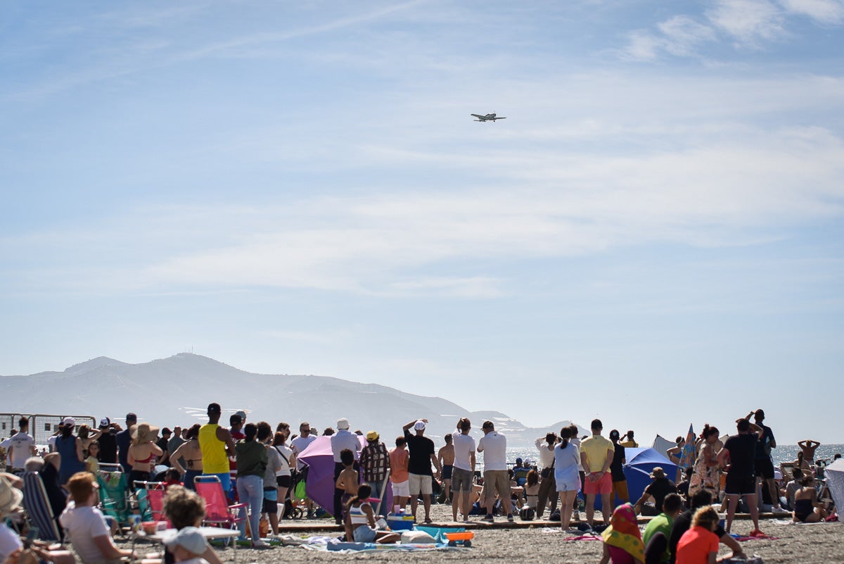 Las imágenes del Festival Aéreo de Motril y el ambiente en la playa