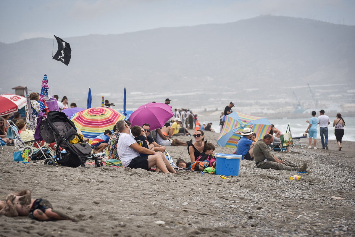 Las imágenes del Festival Aéreo de Motril y el ambiente en la playa