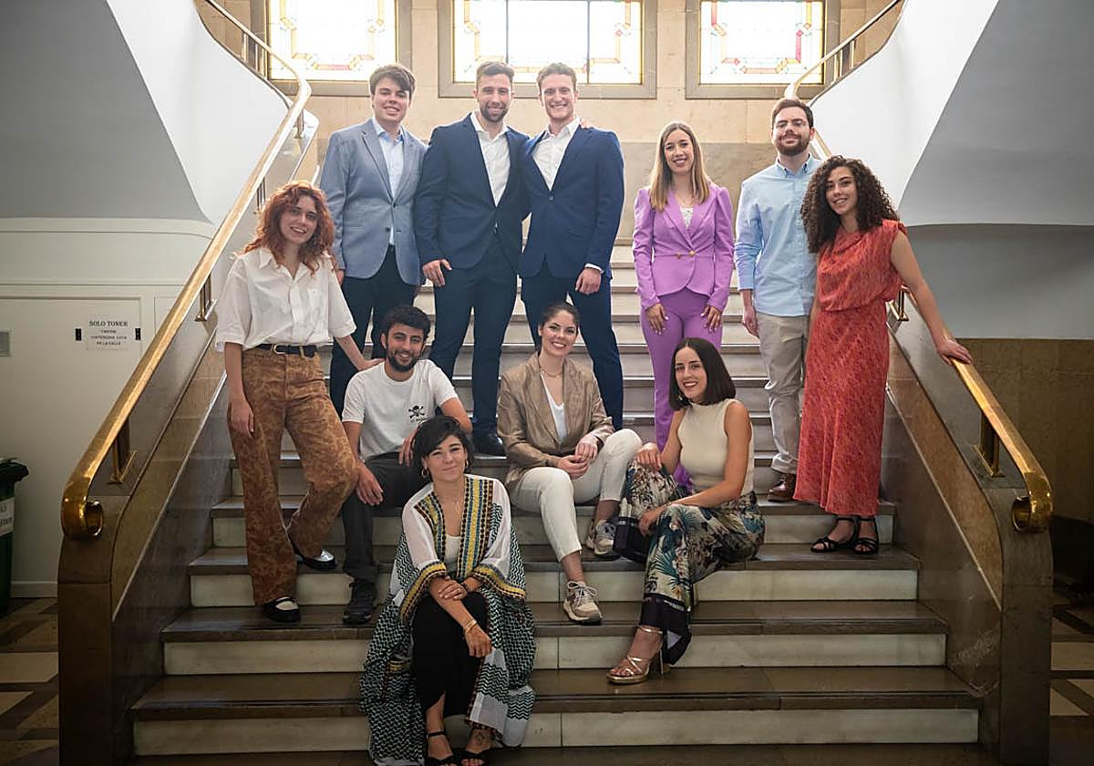 Alumnos galardonados con los premios a la iniciación a la investigación en la UGR.