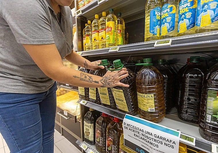 Alcampo y Lidl lanzan una oferta en aceite de oliva con un precio exclusivo.