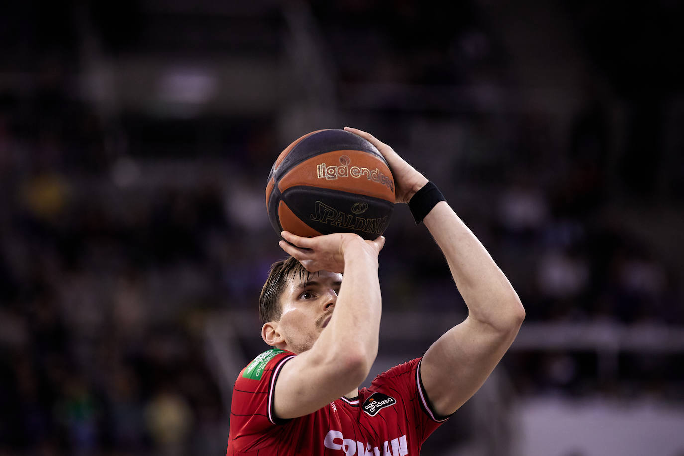 David Kramer prueba con un lanzamiento.