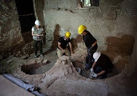 Loreto Gallegos, Amjad Suliman, Marina Oliveri y María José Bonet, trabajando en el los hornos.