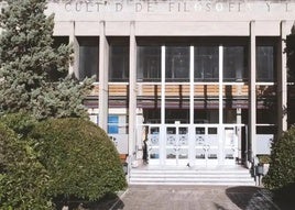 Exterior de la facultad de Filosofía y Letras, en el campus de Cartuja de la UGR.