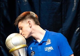 El ala-pívot roquetero disfruta del ascenso a ACB en A Coruña.