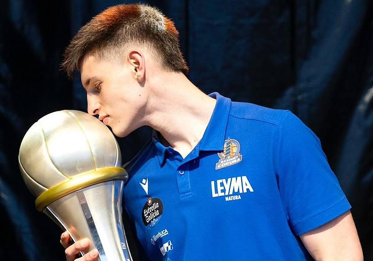 El ala-pívot roquetero disfruta del ascenso a ACB en A Coruña.