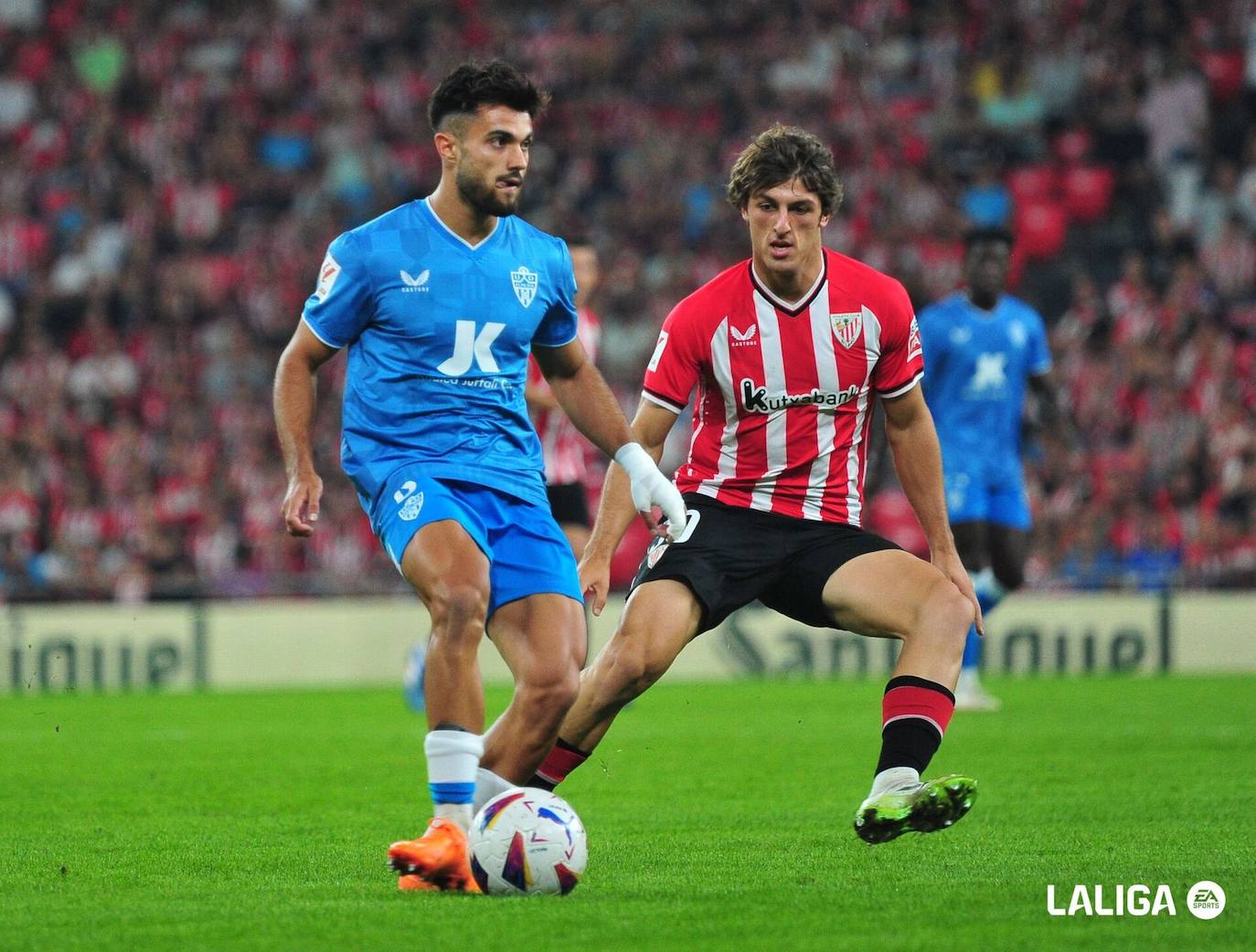 Arnau Puigmal en el partido frente al Athletic Club de Bilbao la pasada reciente 23-24, antes de salir cedido al Elche.