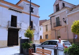 Casa-Palacio a la izquierda y la conocida como la casa de Antonio 'El Gordo', adquiridas por el ayuntamiento