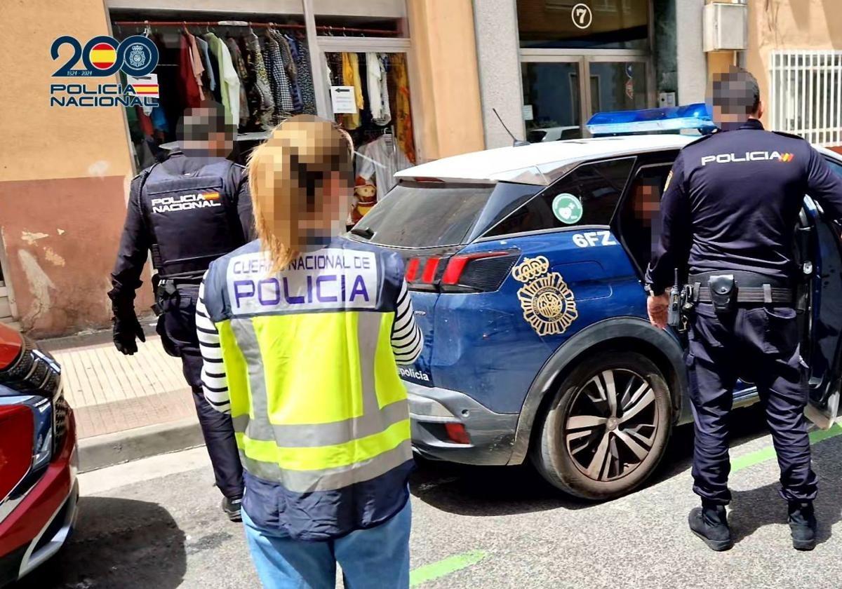 Momento de la detención del granadino en Logroño.