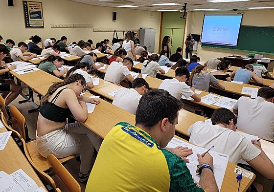 Alumnos en la prueba ordinaria de junio en la UJA.