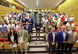 Los alcaldes reunidos en Diputación con el presidente, Francis Rodríguez.