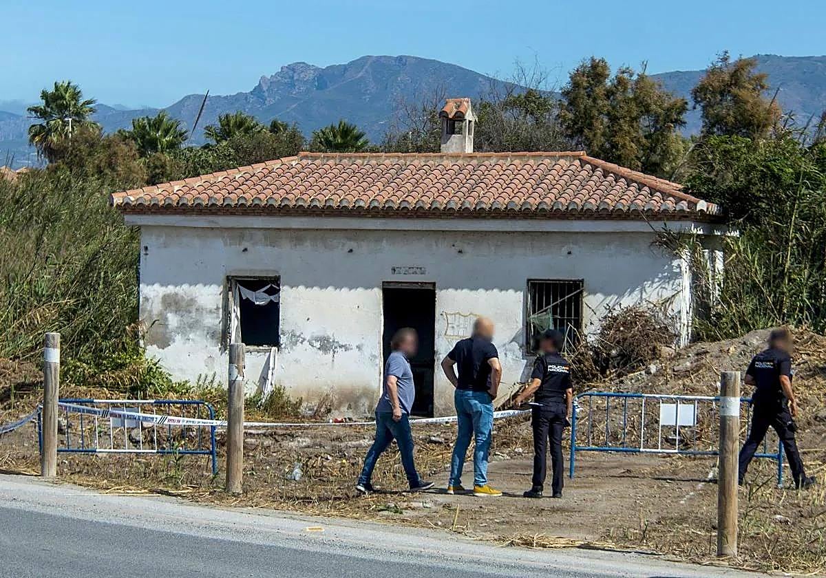 Agentes de Policía Nacional en la zona del hallazgo.