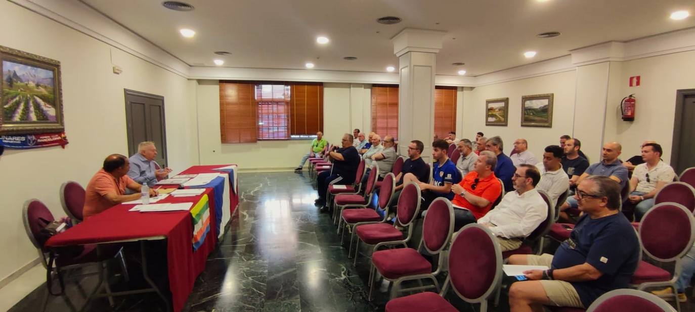 Los pequeños accionistas del Linares Deportivo SAD han unido fuerzas para tener más peso en la entidad minera.