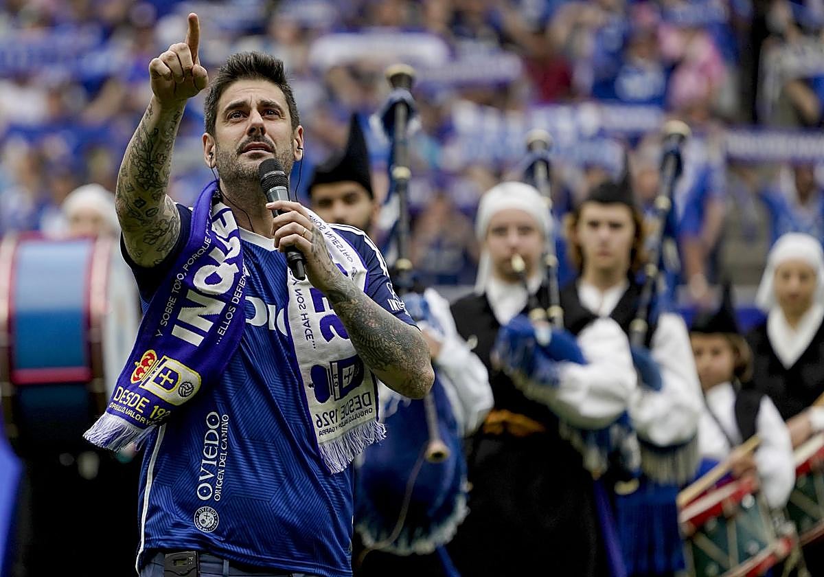 Melendi animó los prolegómenos del partido.