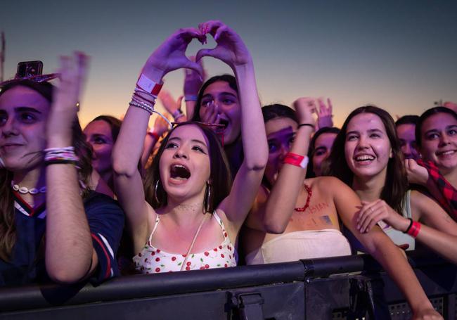 Fans dándolo todo.