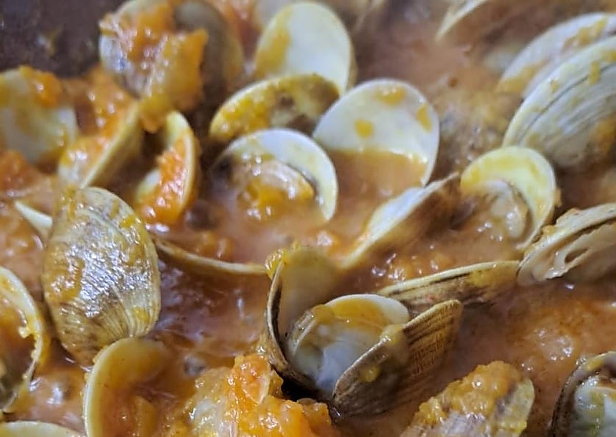 Imagen secundaria 1 - El histórico mesón de Granada con solo cinco mesas que atrae a famosos