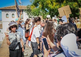 Protesta contra los pisos turísticos en Granada.