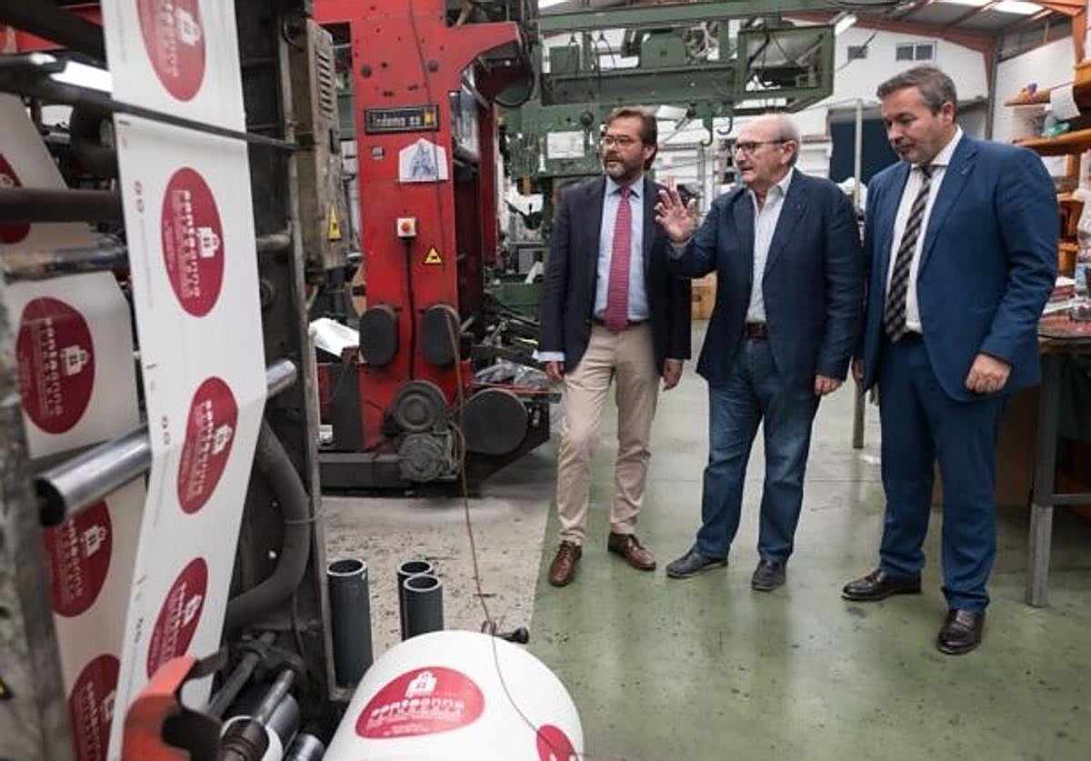 La Junta destaca la trayectoria de Granaplast en el mercado de las bolsas y embalaje de plástico