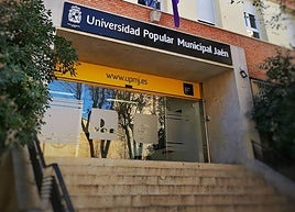 Entrada de la sede principal de la UPM en Jaén.