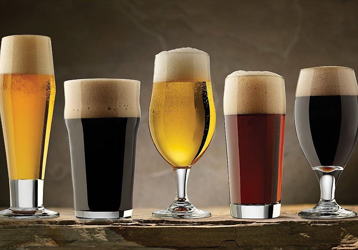 Las dos cervezas de Mercadona y Dia que son las mejores del supermercado para la OCU.