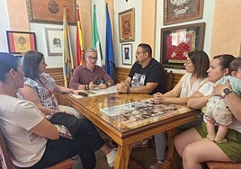 Reunión del alcalde Luis Mariano Camacho con representantes de las Ampas.