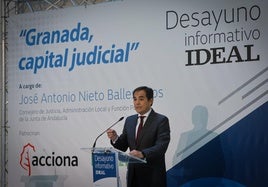 El consejero de Juticia, José Antonio Nieto, durante su intervención en el desayuno organizado pro IDEAL.