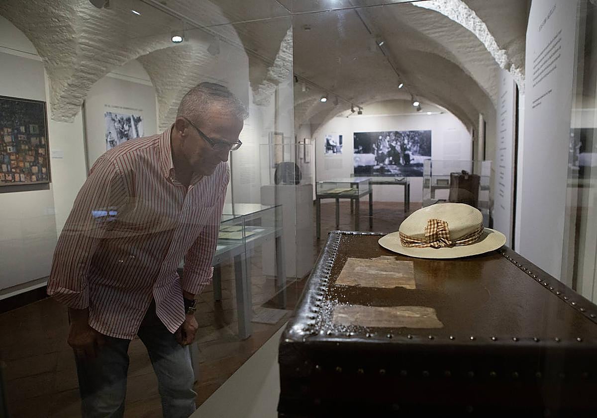 Imagen principal - Documentos, fotos y objetos expuestos. 