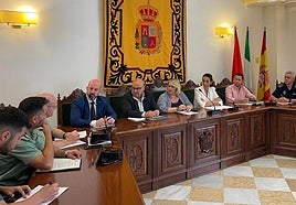 El subdelegado y la alcaldesa de Los Villares, en la reunión de la Junta Local de Seguridad de hoy.