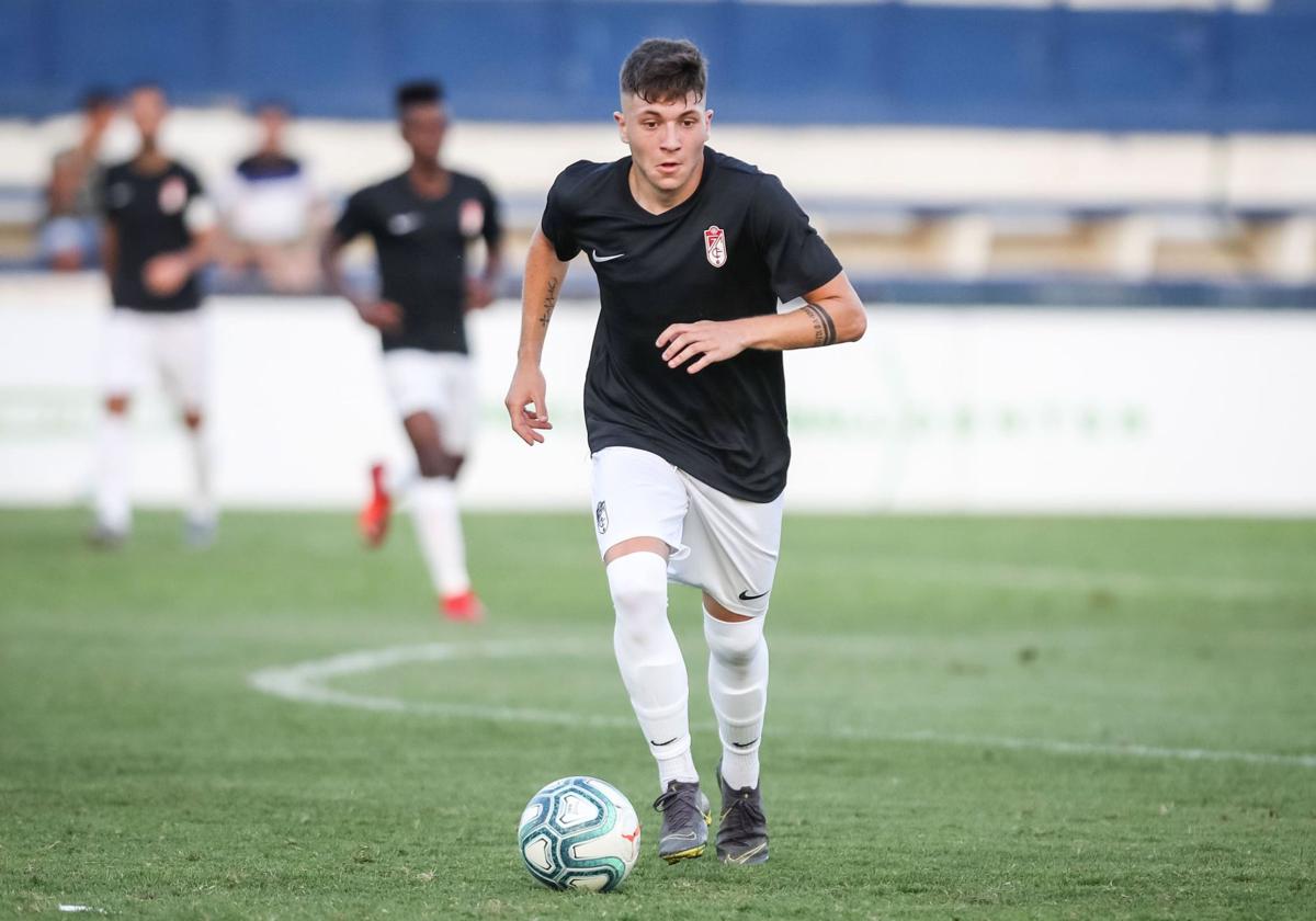 Antonio Aranda, en un partido de pretemporada con el Granada.