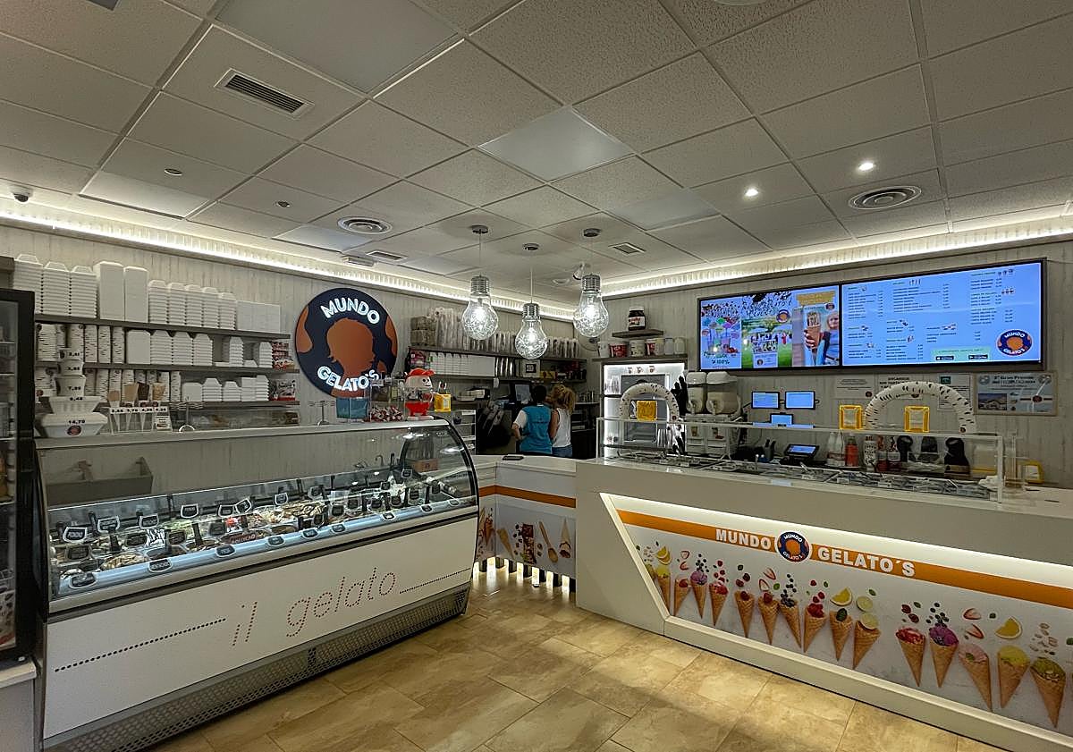 Imagen principal - Esta heladería de Granada multiplica por seis sus clientes con sabores de tu infancia