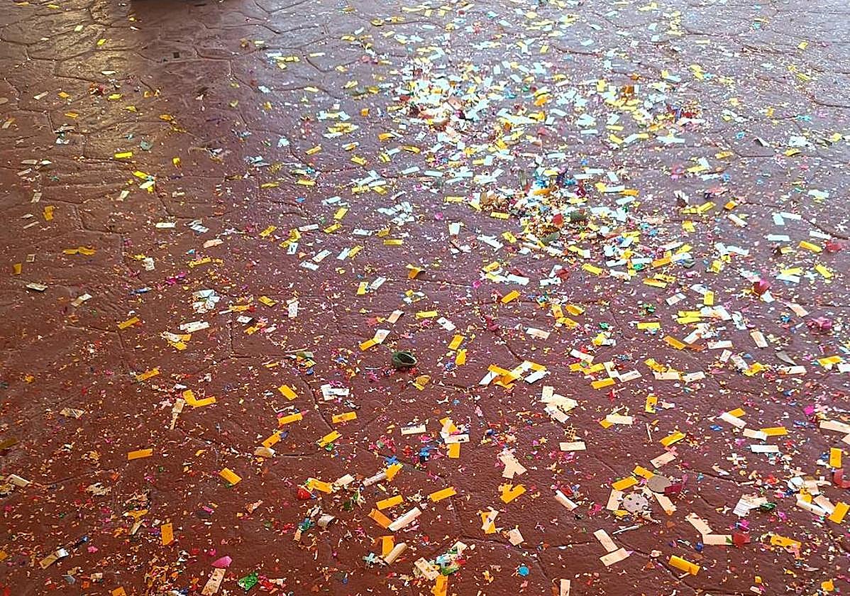 Serpentinas tras la bienvenida a un preso el pasado 6 de junio.