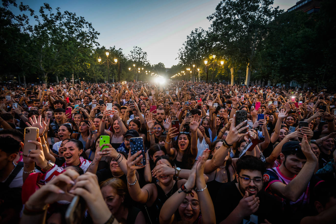 El concierto de Dellafuente en el Paseo del Salón, en imágenes