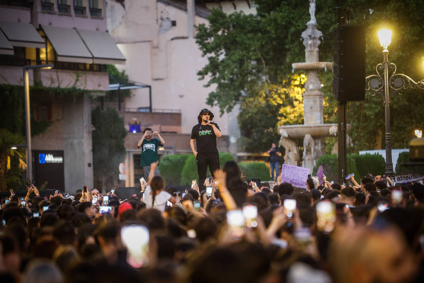 El concierto de Dellafuente en el Paseo del Salón, en imágenes