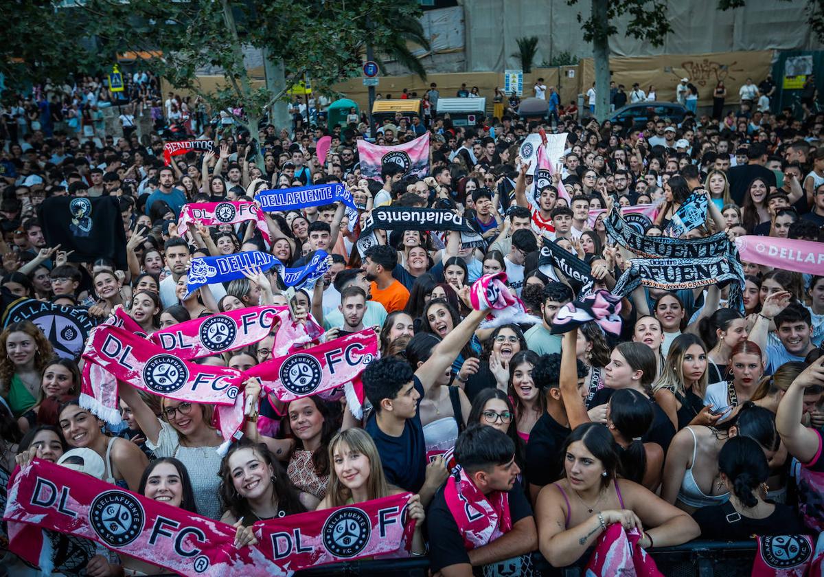 El concierto de Dellafuente en el Paseo del Salón, en imágenes