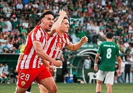 Rachad y Loren, que firmaron los dos primeros goles, celebran el 1-2.