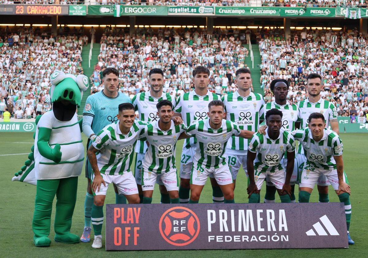 Formación inicial del Córdoba en el partido con el Barça B.