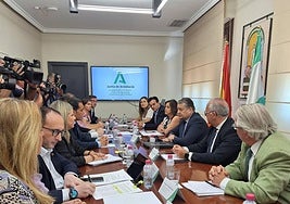 Reunión del consejero Antonio Sanz y los delegados de la Junta en Jaén.