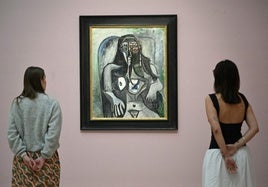 Visitantes contemplan un cuadro de Picasso en Londres