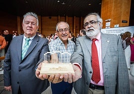 José María Quesada, Nono Duarte y José Manuel Llamas, profesionales jubilados del Virgen de las Nieves.