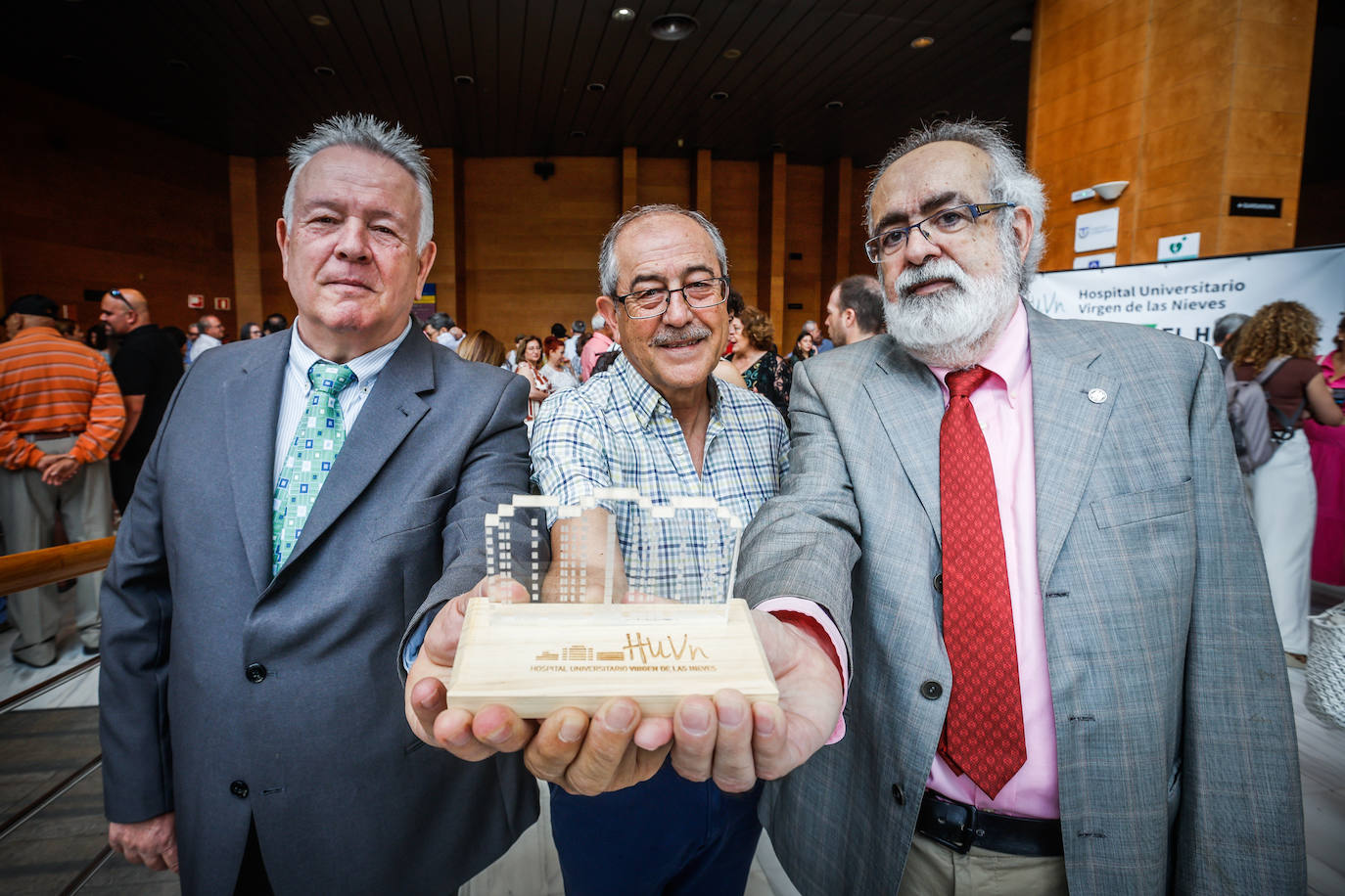 José María Quesada, Nono Duarte y José Manuel Llamas, profesionales jubilados del Virgen de las Nieves.
