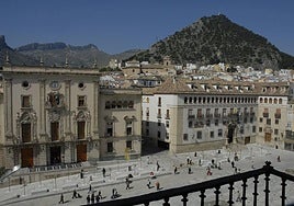 La plaza de Santa María, en la capital jienense, desde la fachada de la Catedral.