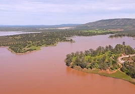 Panorámica del pantano de Guadalén.