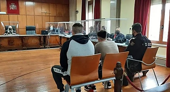 - Los dos acusados durante la lectura del veredicto en marzo de 2022