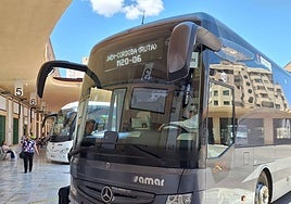 Uno de los autobuses del servicio mínimo a Córdoba.