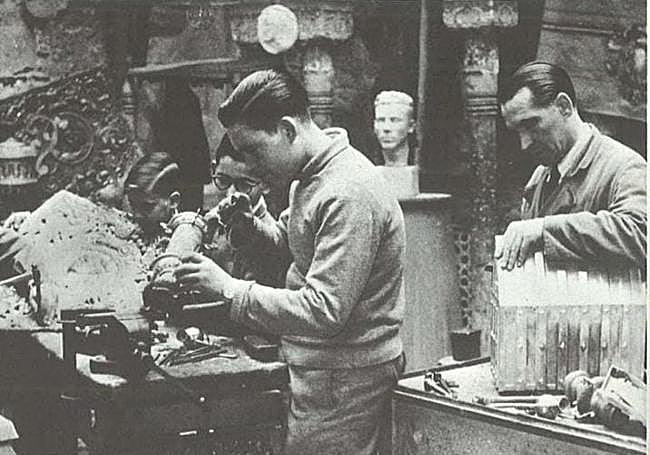 Miguel Moreno Grados a la derecha, en el centro su hijo Pepe y su sobrino Antonio y al fondo, el más pequeño Rafael en una imagen de 1956.