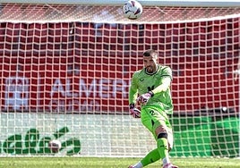 Luis Maximiano, en un partido con la UD Almería.