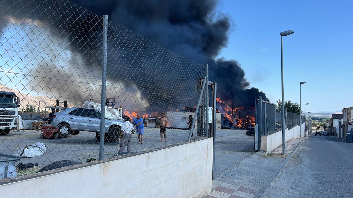 Las imágenes del incendio en Pinos Puente