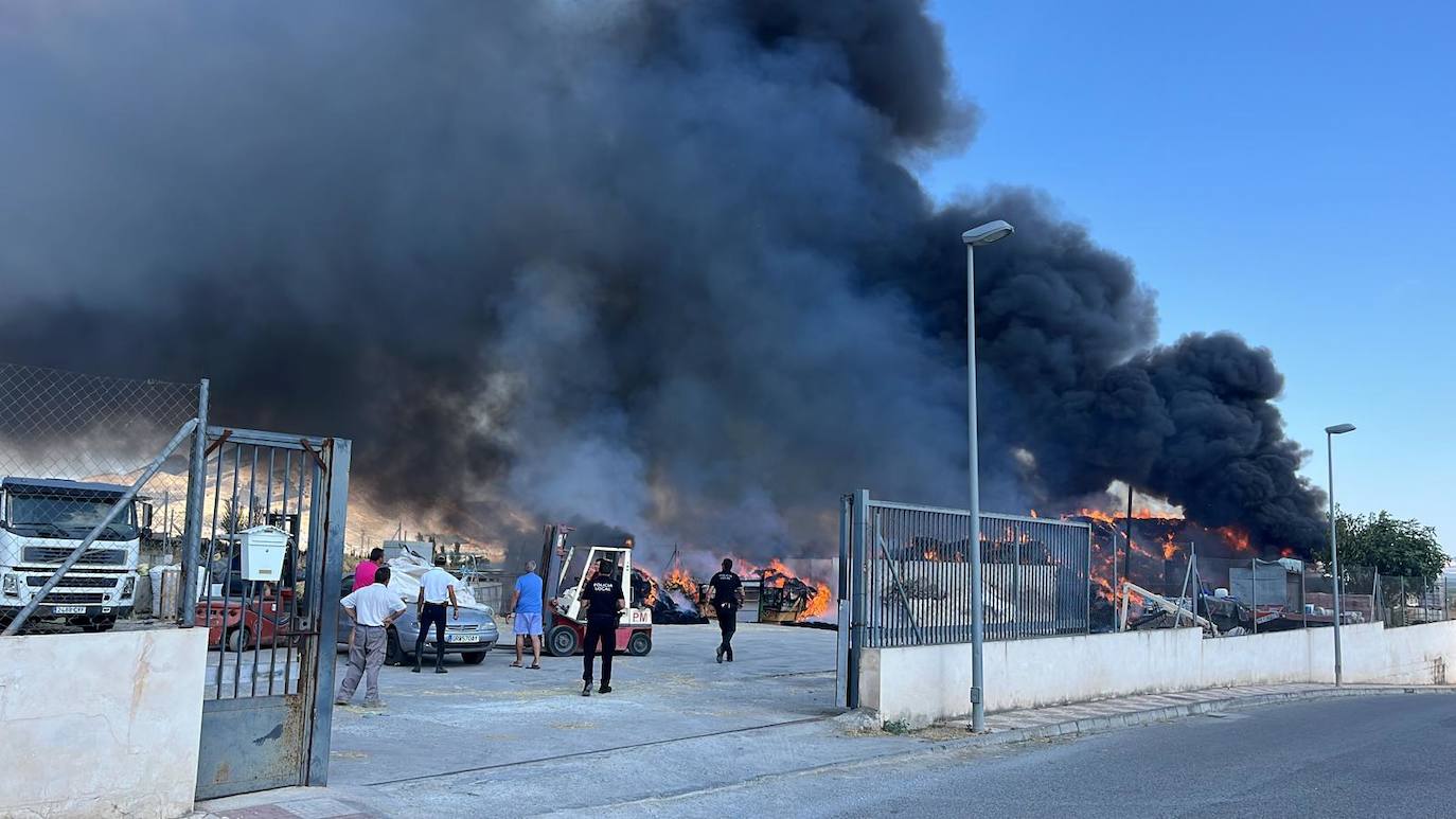 Las imágenes del incendio en Pinos Puente