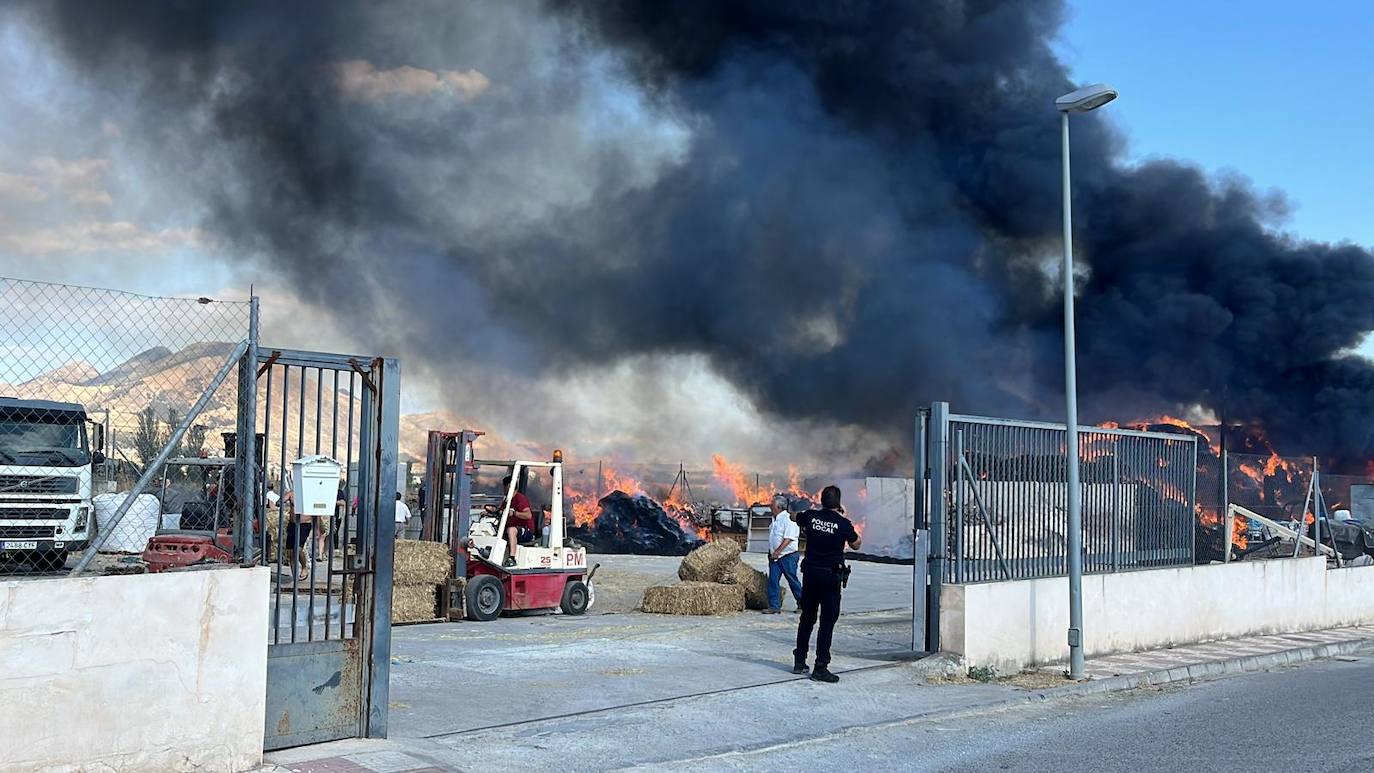 Las imágenes del incendio en Pinos Puente